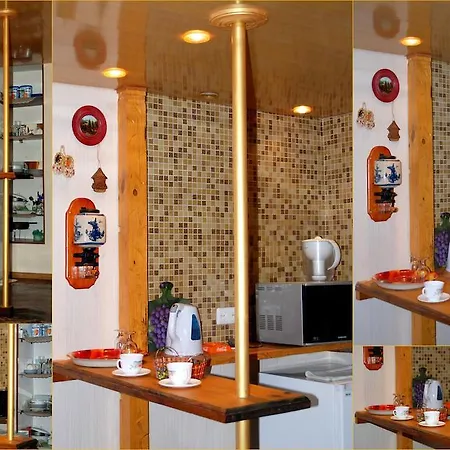 Апартаменти Modern In The Heart Of The City -